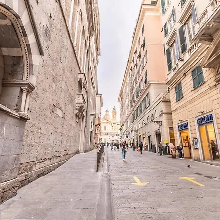 Centro Colonna-cattedrale Di San Lorenzo Genoa